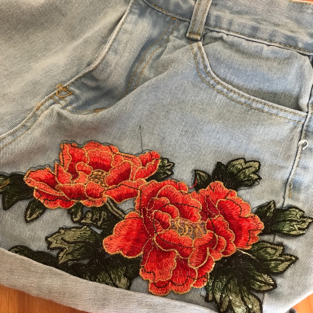 ROMWE Shorts - Picture 3 of 3
